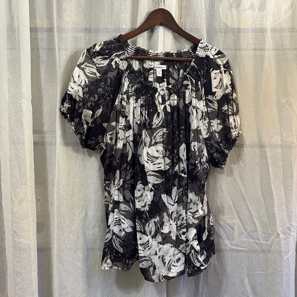 croft & barrow Tops - Croft & Barrow Floral Black and White Women's Tunic Top​